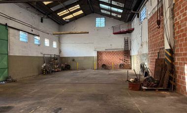 VENTA GALPON CON DEPARTAMENTOS  LANUS OESTE