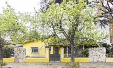 Chalet de 5 ambientes en alquiler, en Martínez.