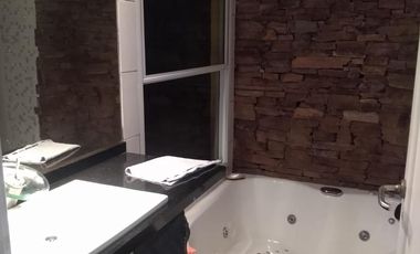 Chalet de 5 ambientes en alquiler, en Martínez.