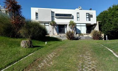 CARILO - Cod 501 - VENTA a 1 cuadra de la playa! Alquiler