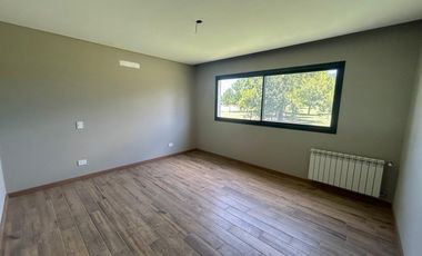 Venta moderna casa 3 dormitorios en La Rinconada, Ibarlucea!!
