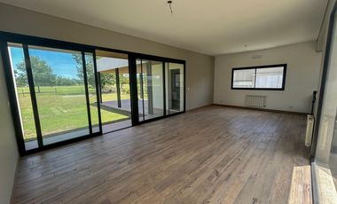 Venta moderna casa 3 dormitorios en La Rinconada, Ibarlucea!!