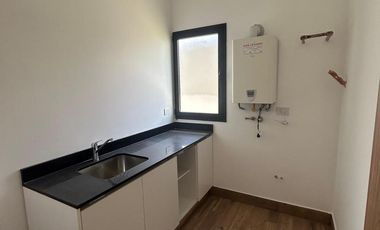 Venta moderna casa 3 dormitorios en La Rinconada, Ibarlucea!!