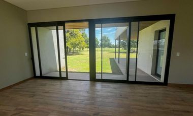 Venta moderna casa 3 dormitorios en La Rinconada, Ibarlucea!!