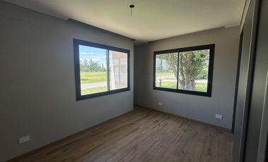 Venta moderna casa 3 dormitorios en La Rinconada, Ibarlucea!!