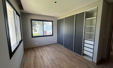 Venta moderna casa 3 dormitorios en La Rinconada, Ibarlucea!!