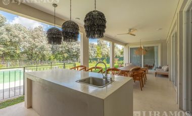 Venta - Casa en Pilará - Tilbury - 5 dormitorios - Con Finaciación