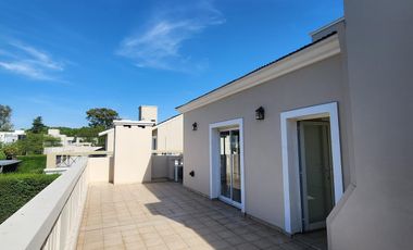 EL BALCÓN DE VALLE ESCONDIDO -CASA 3 DORMITORIOS FRENTE A ESPACIO VERDE