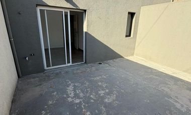 Departamento en  Alquiler de 3 ambientes con patio
