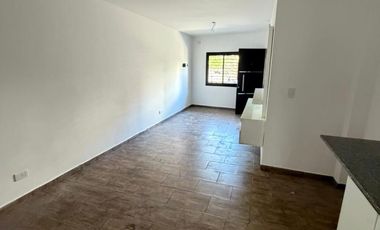 Departamento en  Alquiler de 3 ambientes con patio