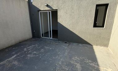 Departamento en  Alquiler de 3 ambientes con patio