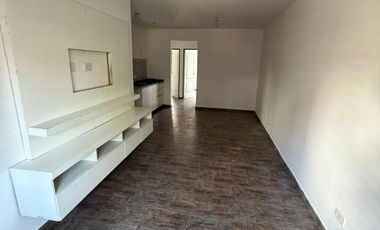 Departamento en  Alquiler de 3 ambientes con patio