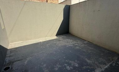 Departamento en  Alquiler de 3 ambientes con patio