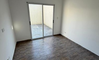 Departamento en  Alquiler de 3 ambientes con patio