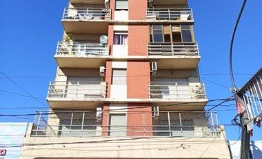 OPORTUNIDAD Depto 3 ambientes al frente. Lanus