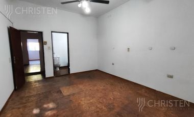 Casa en  venta. 3 Dormitorios + Patio + Cochera