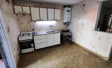 Casa en  venta. 3 Dormitorios + Patio + Cochera