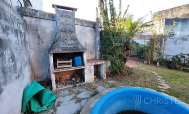 Casa en  venta. 3 Dormitorios + Patio + Cochera