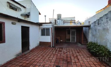 Casa en  venta. 3 Dormitorios + Patio + Cochera