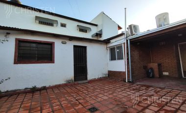 Casa en  venta. 3 Dormitorios + Patio + Cochera