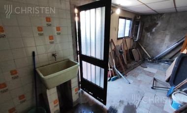 Casa en  venta. 3 Dormitorios + Patio + Cochera