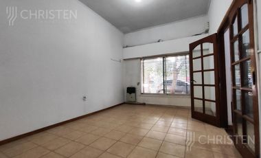 Casa en  venta. 3 Dormitorios + Patio + Cochera