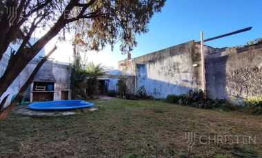 Casa en  venta. 3 Dormitorios + Patio + Cochera