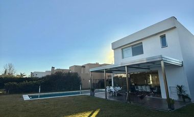 Casa 4 ambientes con pileta en alquiler semiamoblada - Fincas de Iraola II
