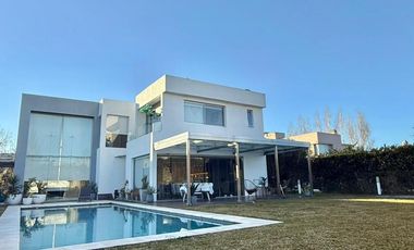 Casa 4 ambientes con pileta en alquiler semiamoblada - Fincas de Iraola II