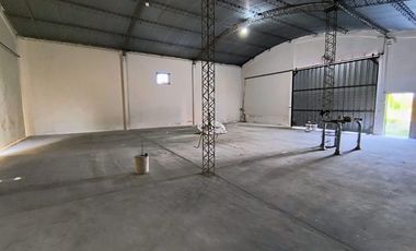 Galpón en alquiler con amplio terreno