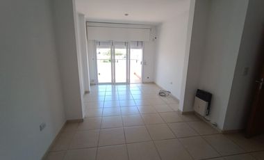 Departamento en Av. Primera Junta casi Urquiza