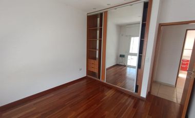 Departamento en Av. Primera Junta casi Urquiza