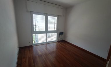Departamento en Av. Primera Junta casi Urquiza