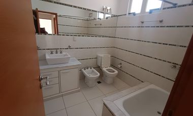 Departamento en Av. Primera Junta casi Urquiza