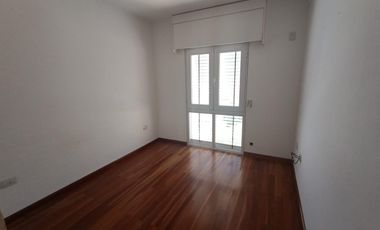 Departamento en Av. Primera Junta casi Urquiza