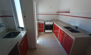 Departamento en Av. Primera Junta casi Urquiza