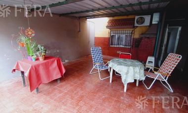 Venta de Casa 4 ambientes con cochera en Monte Chingolo