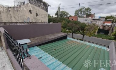Venta de Casa 4 ambientes con cochera en Monte Chingolo
