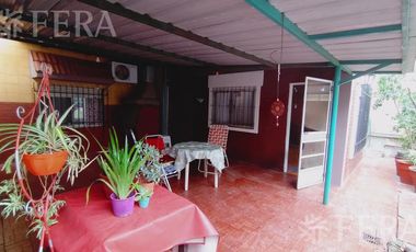 Venta de Casa 4 ambientes con cochera en Monte Chingolo