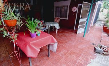 Venta de Casa 4 ambientes con cochera en Monte Chingolo