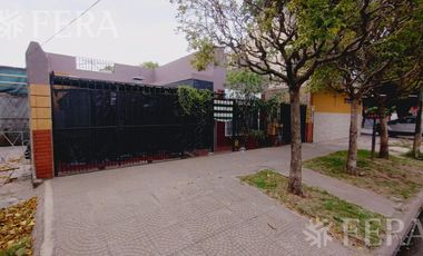 Venta de Casa 4 ambientes con cochera en Monte Chingolo