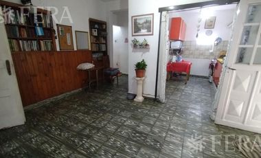 Venta de Casa 4 ambientes con cochera en Monte Chingolo
