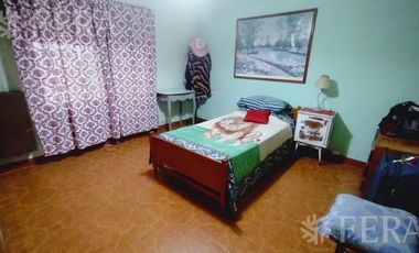 Venta de Casa 4 ambientes con cochera en Monte Chingolo