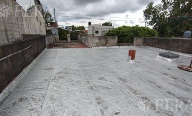 Venta de Casa 4 ambientes con cochera en Monte Chingolo