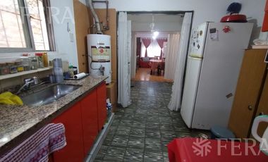 Venta de Casa 4 ambientes con cochera en Monte Chingolo