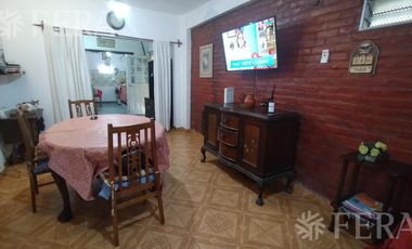 Venta de Casa 4 ambientes con cochera en Monte Chingolo