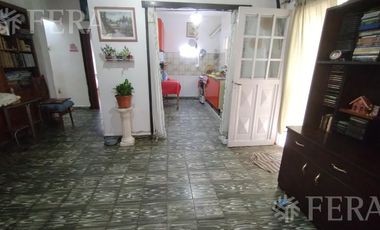 Venta de Casa 4 ambientes con cochera en Monte Chingolo