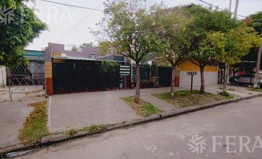 Venta de Casa 4 ambientes con cochera en Monte Chingolo