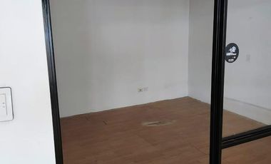 Se alquila local comercial