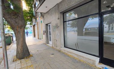 Se alquila local comercial